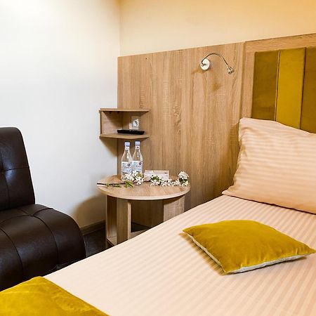 Alex Hotel Yerevan Bagian luar foto