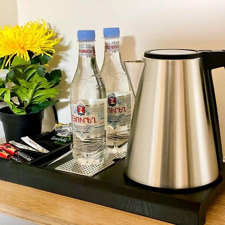 Alex Hotel Yerevan Bagian luar foto