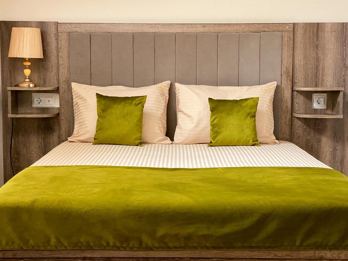 Alex Hotel Yerevan Bagian luar foto