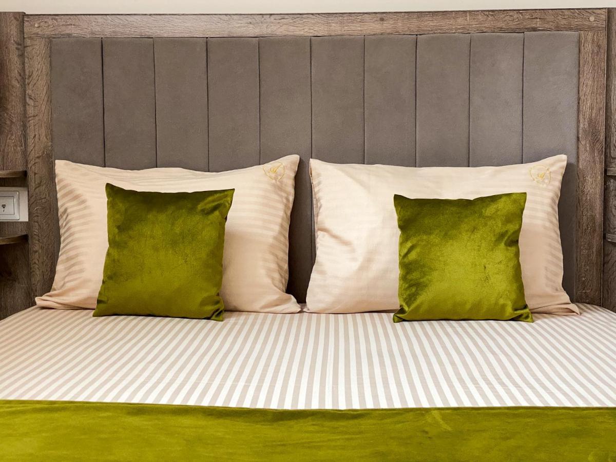 Alex Hotel Yerevan Bagian luar foto
