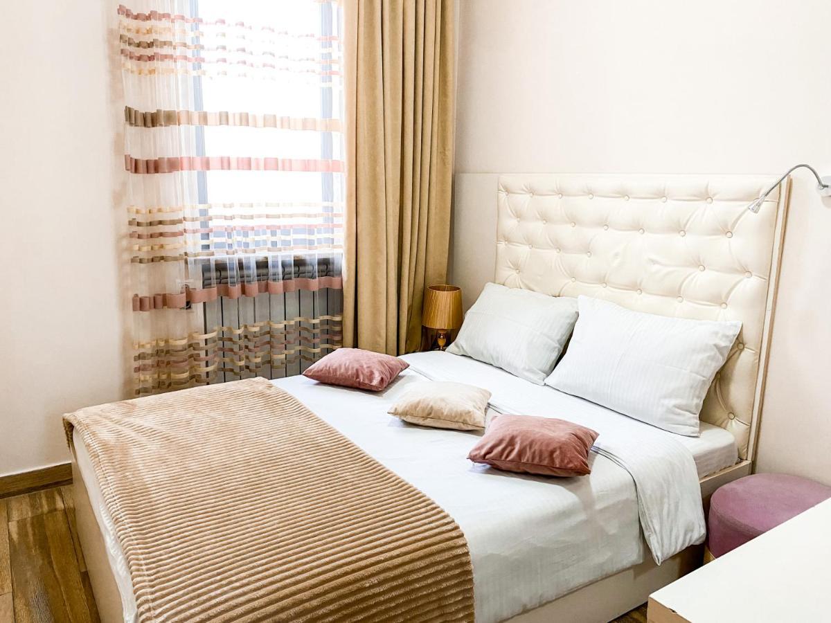 Alex Hotel Yerevan Bagian luar foto
