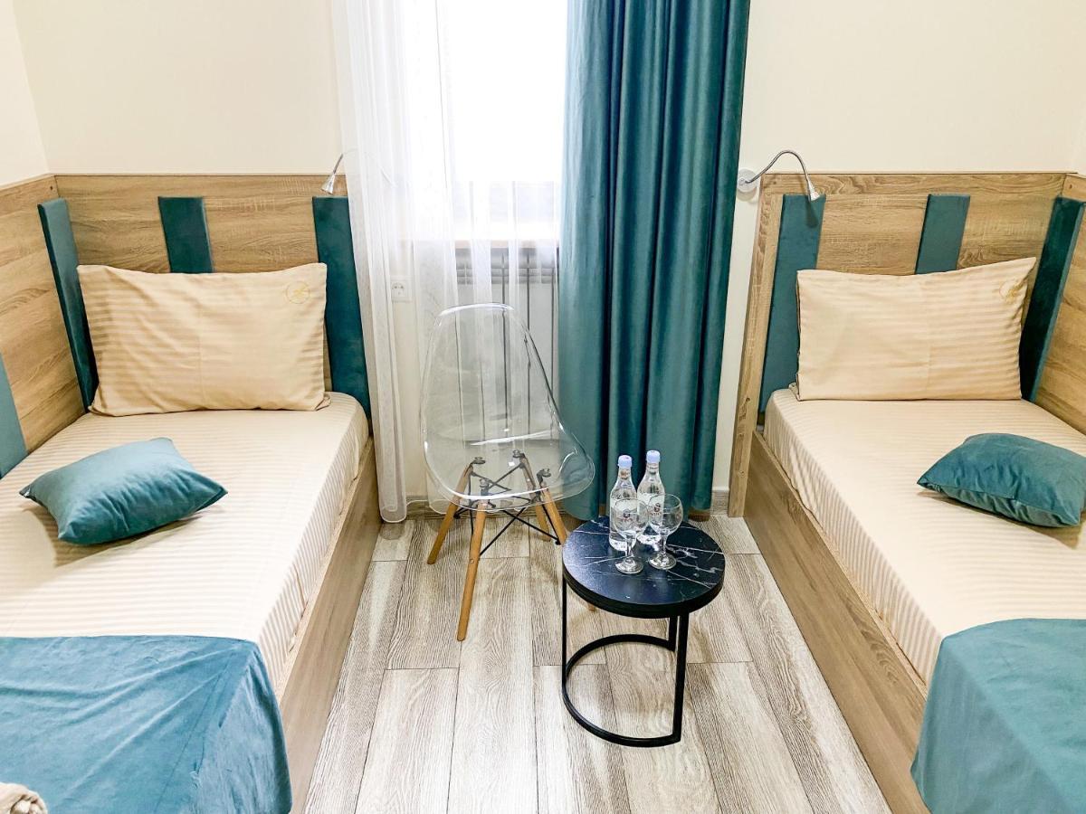Alex Hotel Yerevan Bagian luar foto