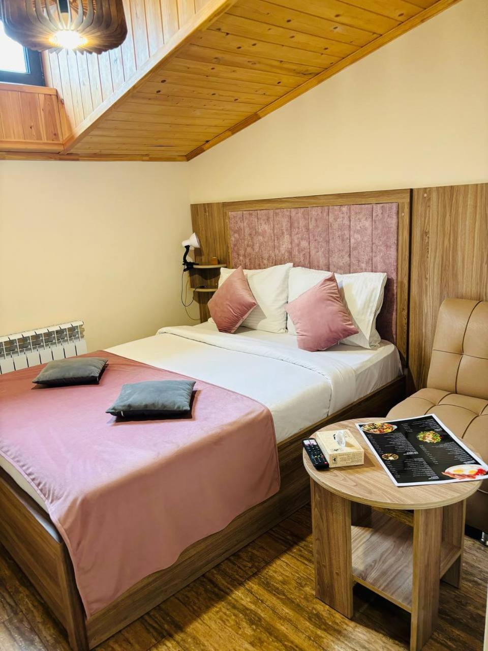 Alex Hotel Yerevan Bagian luar foto