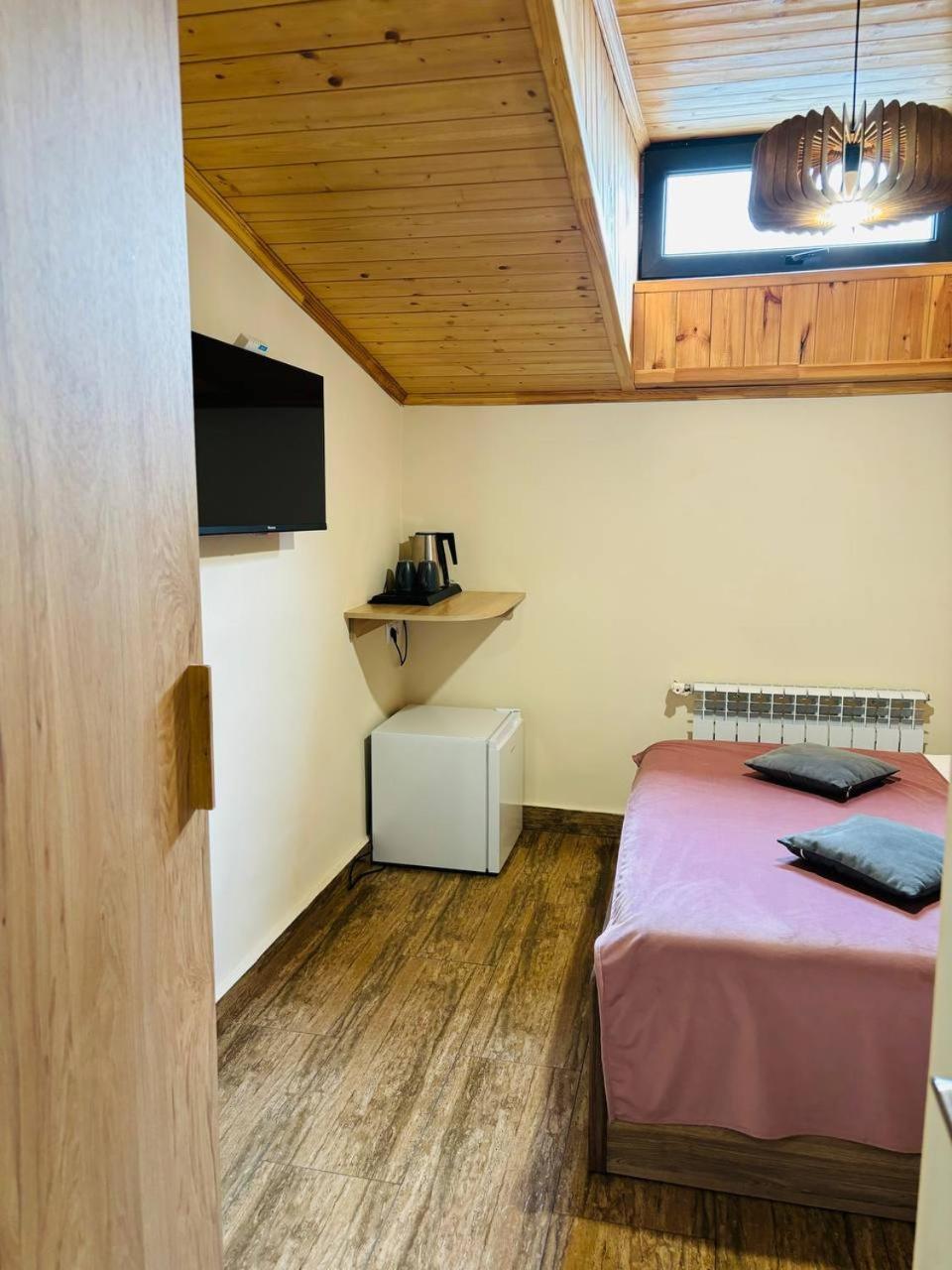 Alex Hotel Yerevan Bagian luar foto