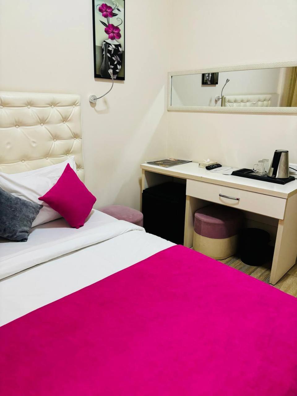 Alex Hotel Yerevan Bagian luar foto