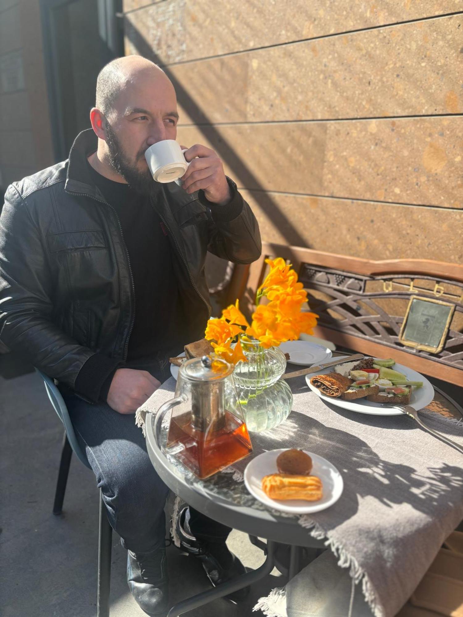 Alex Hotel Yerevan Bagian luar foto
