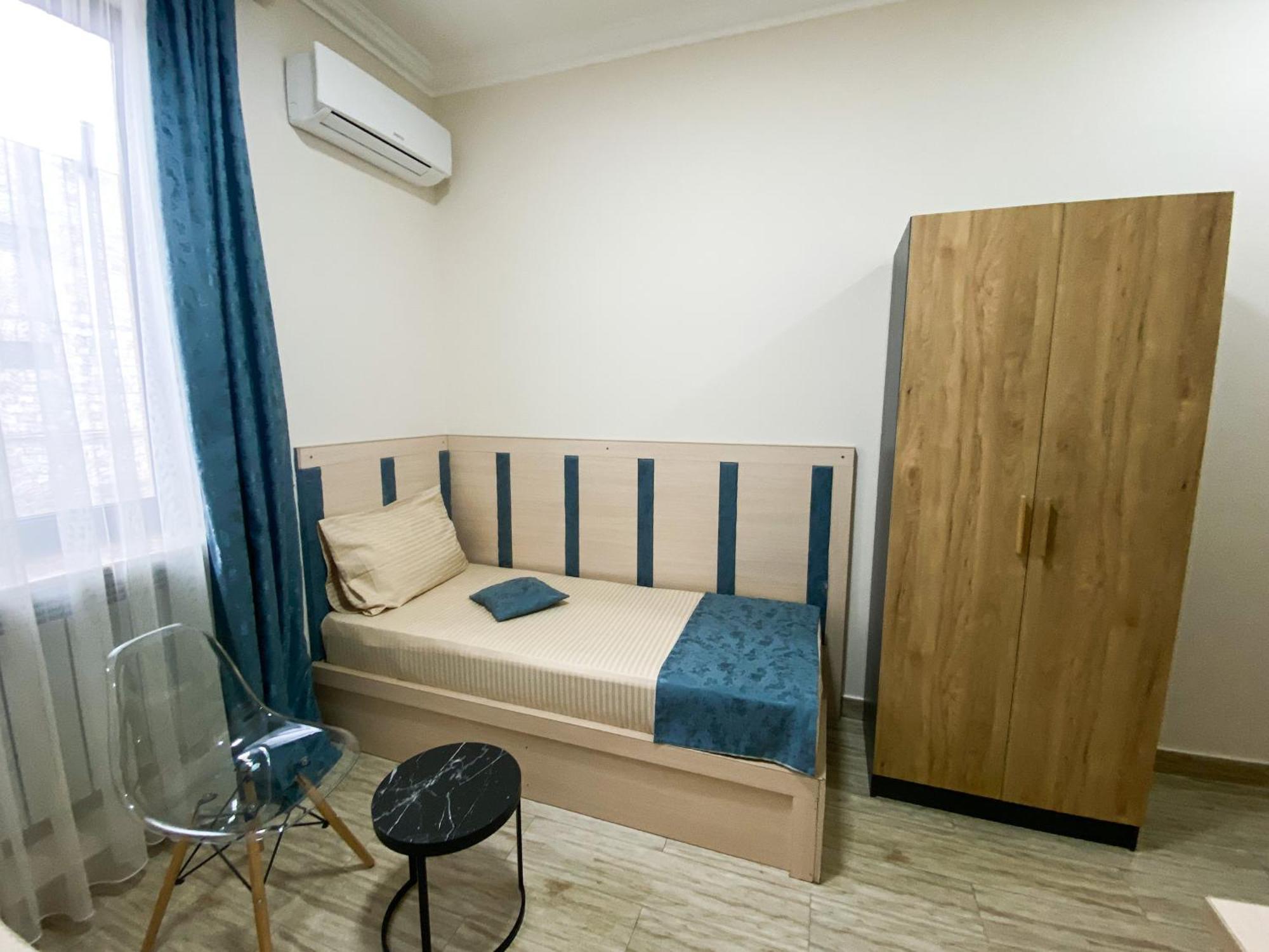 Alex Hotel Yerevan Bagian luar foto