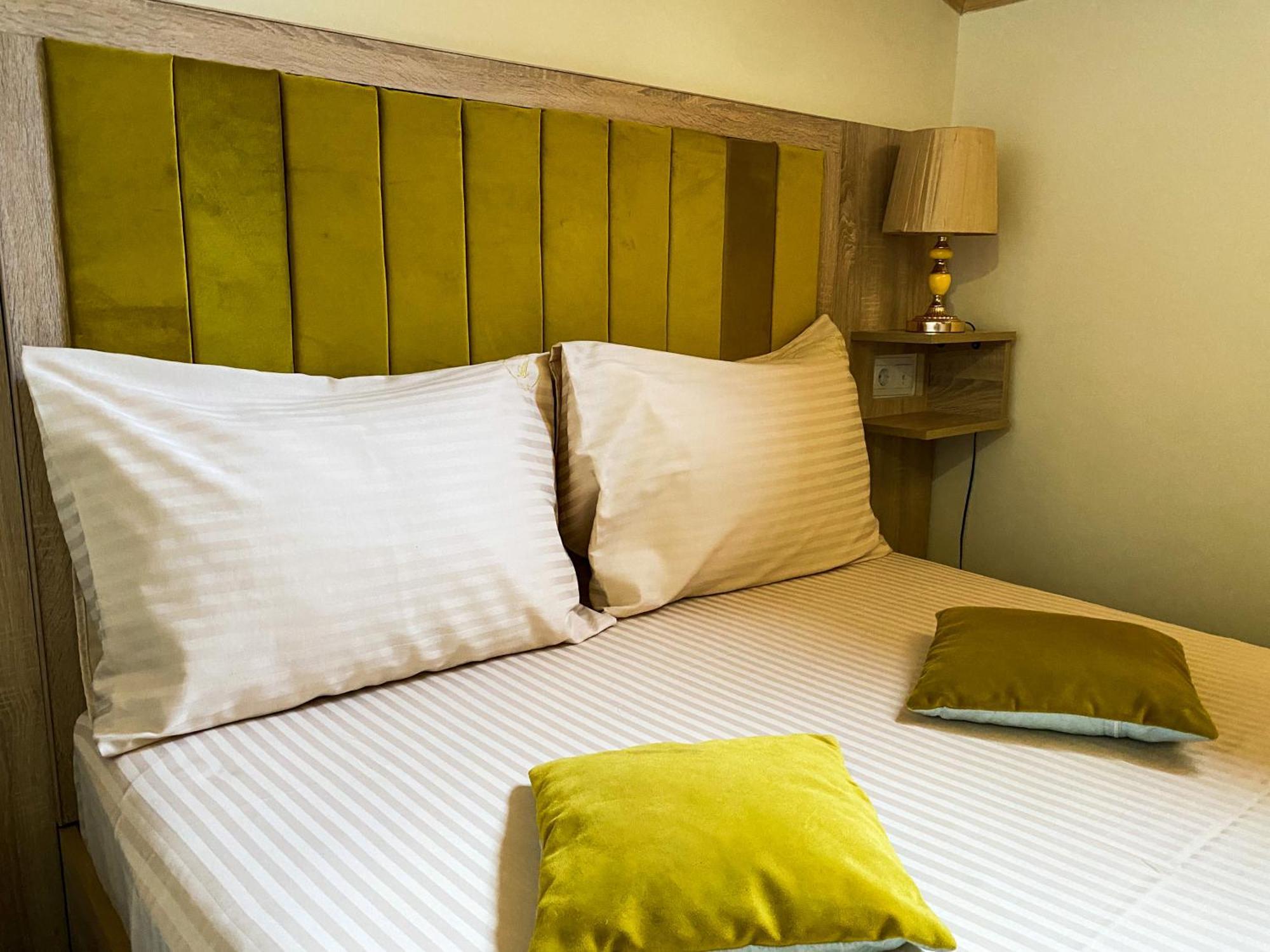 Alex Hotel Yerevan Bagian luar foto