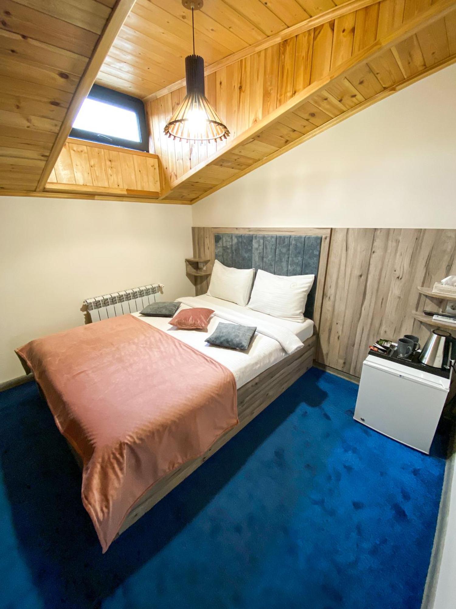 Alex Hotel Yerevan Bagian luar foto