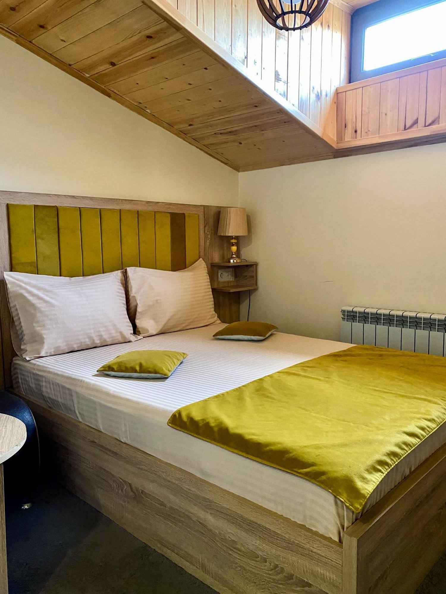 Alex Hotel Yerevan Bagian luar foto