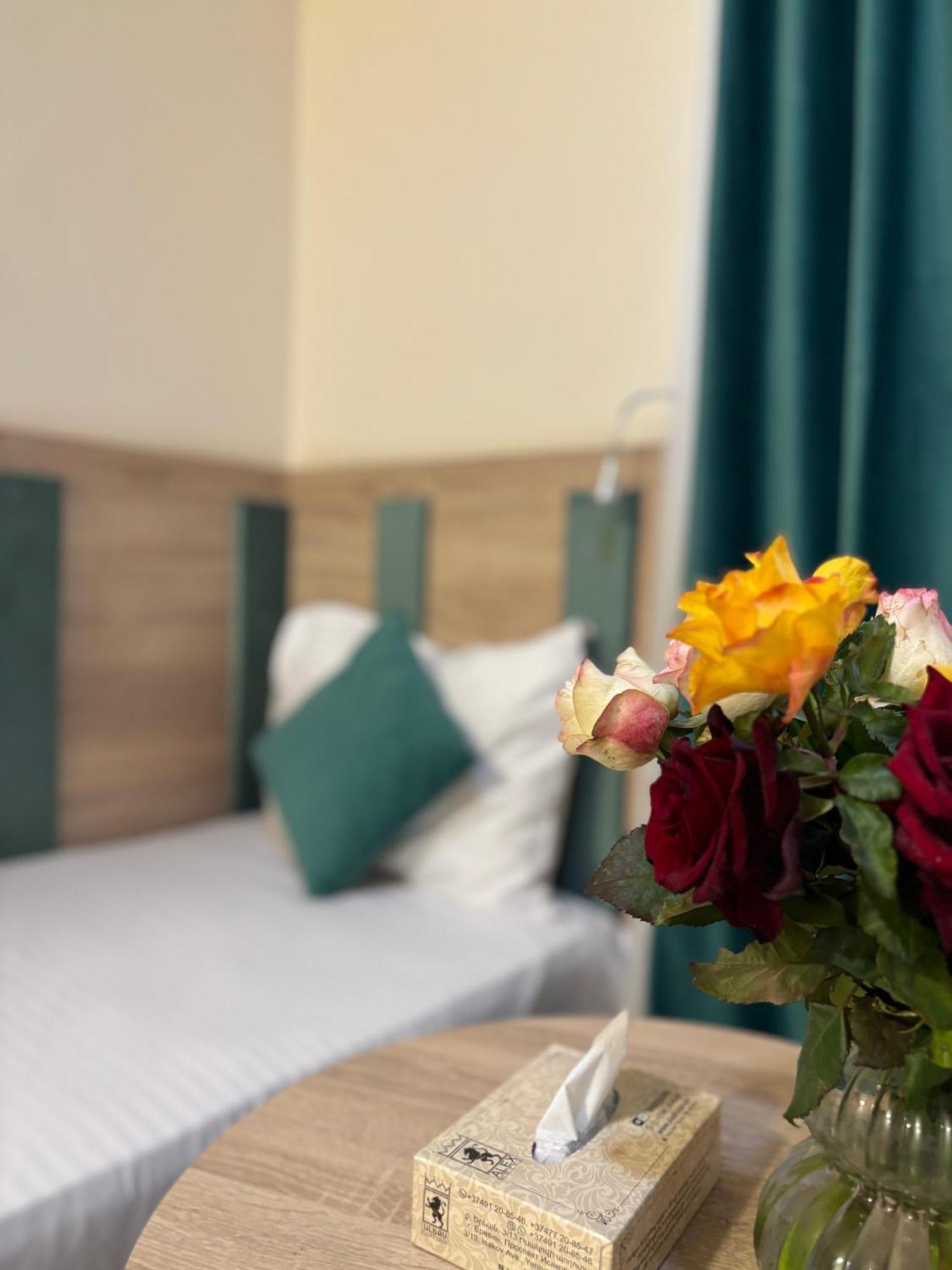 Alex Hotel Yerevan Bagian luar foto