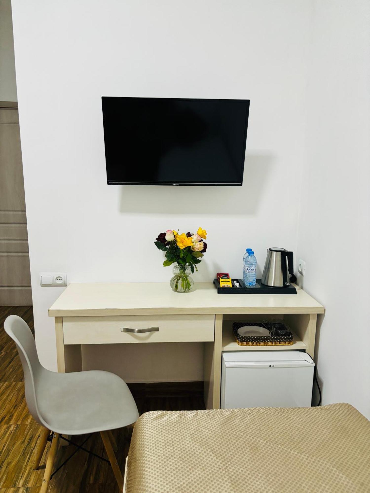 Alex Hotel Yerevan Bagian luar foto