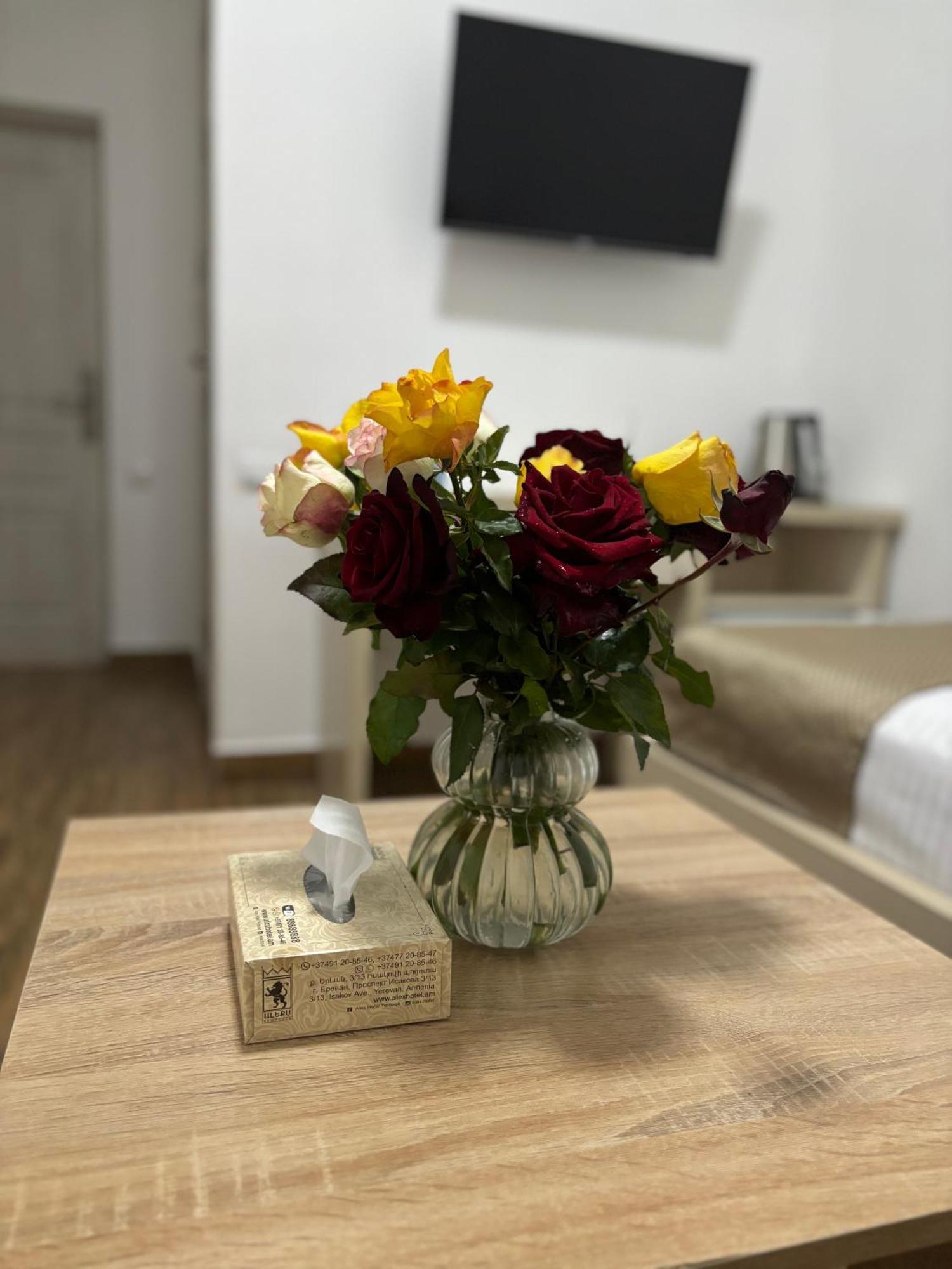 Alex Hotel Yerevan Bagian luar foto