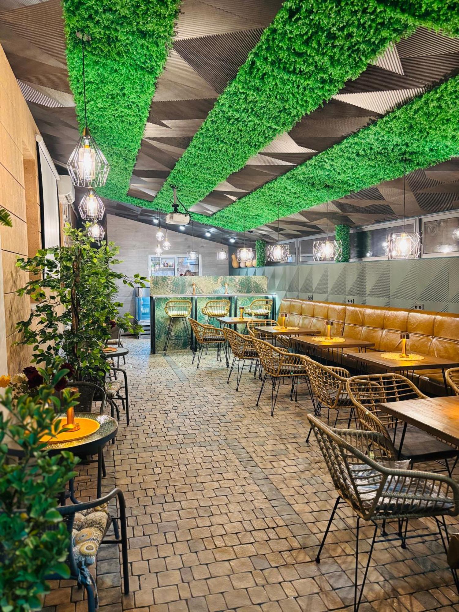 Alex Hotel Yerevan Bagian luar foto