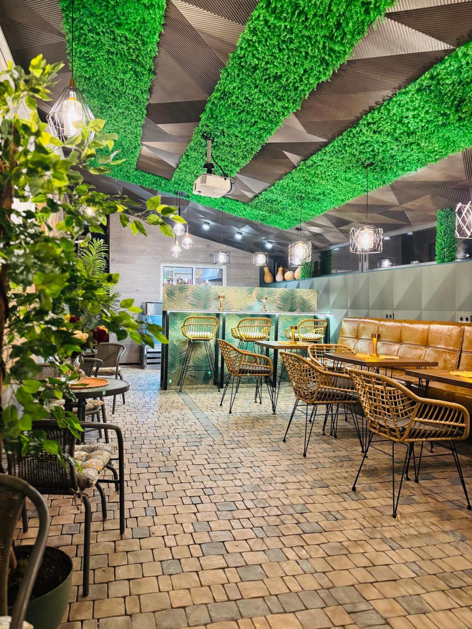 Alex Hotel Yerevan Bagian luar foto